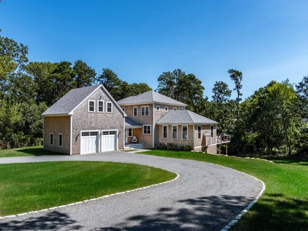 Cape Cod Home 994699