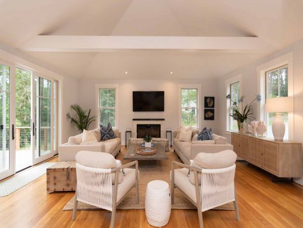 Cape Cod Home 994699