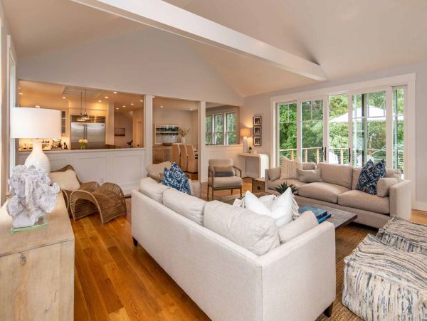 Cape Cod Home 994699