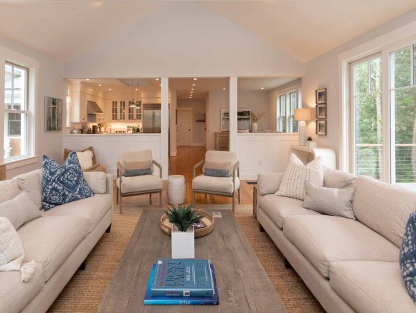 Cape Cod Home 994699
