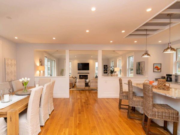 Cape Cod Home 994699