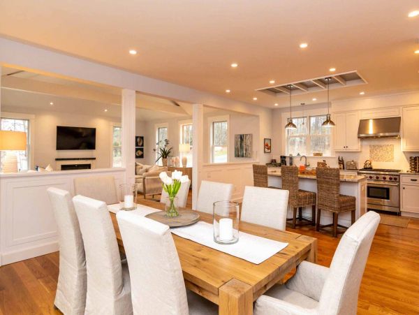Cape Cod Home 994699