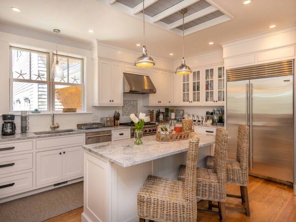 Cape Cod Home 994699