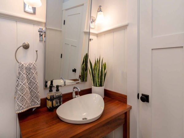 Cape Cod Home 994699
