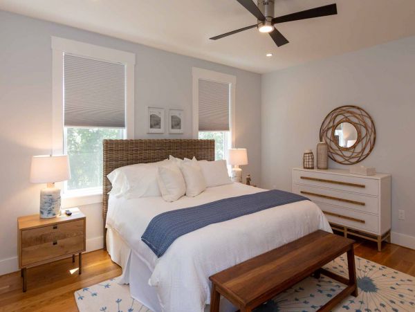 Cape Cod Home 994699