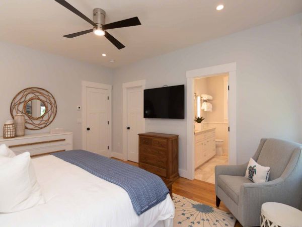 Cape Cod Home 994699