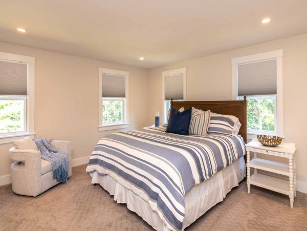 Cape Cod Home 994699