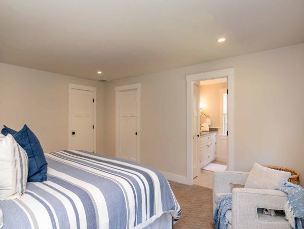 Cape Cod Home 994699