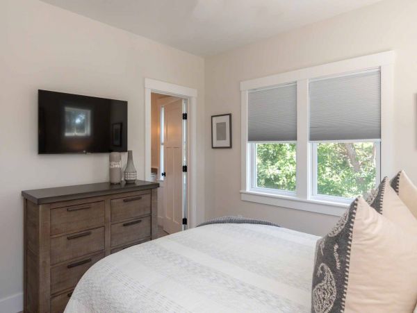 Cape Cod Home 994699