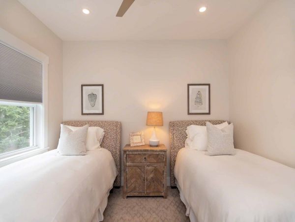 Cape Cod Home 994699