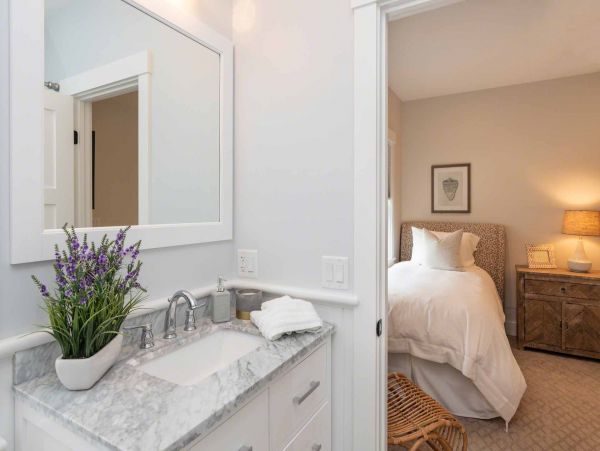 Cape Cod Home 994699