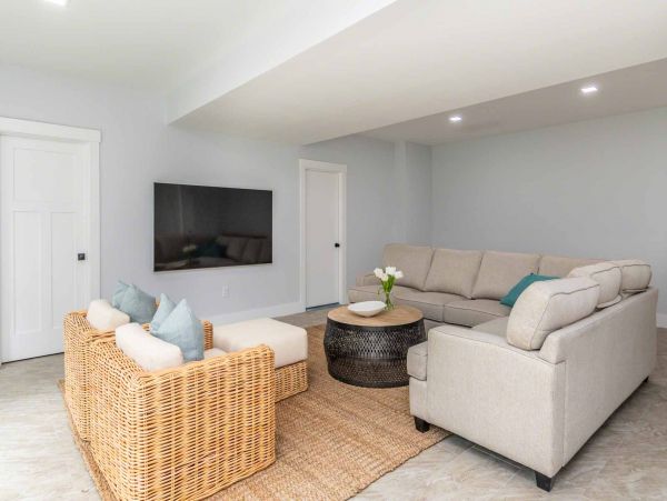 Cape Cod Home 994699
