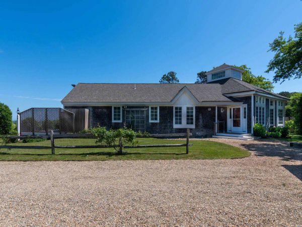 Cape Cod Home 994700