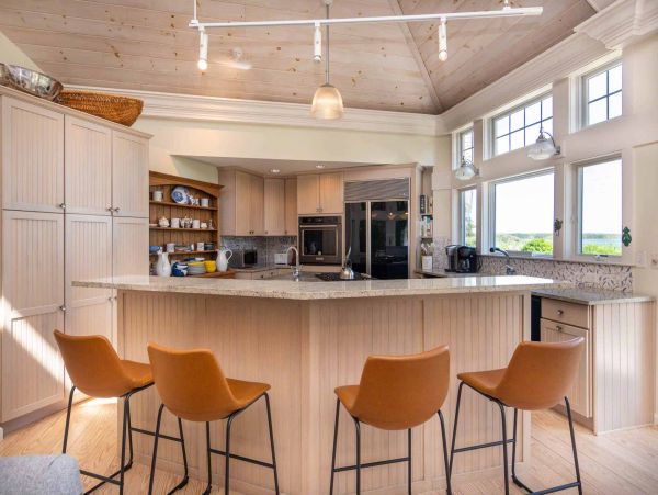 Cape Cod Home 994700