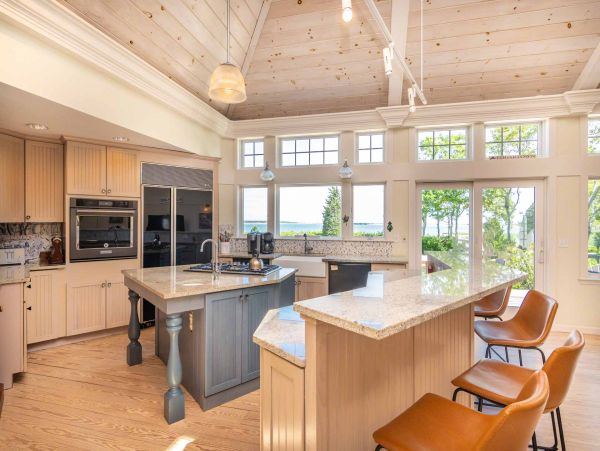 Cape Cod Home 994700