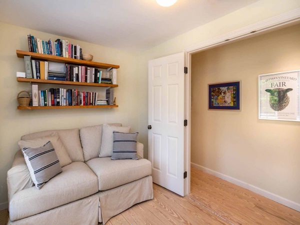 Cape Cod Home 994700