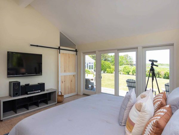 Cape Cod Home 994700