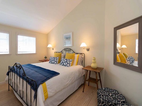 Cape Cod Home 994700