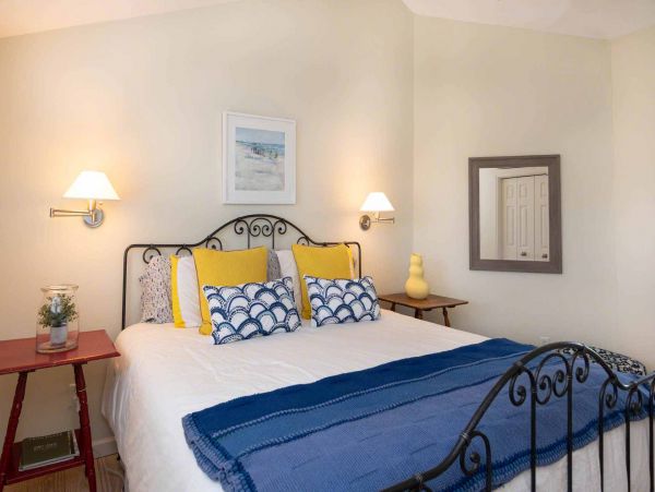 Cape Cod Home 994700
