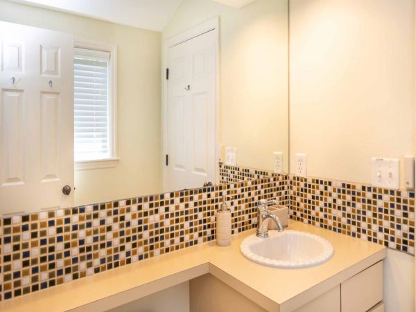 Cape Cod Home 994700