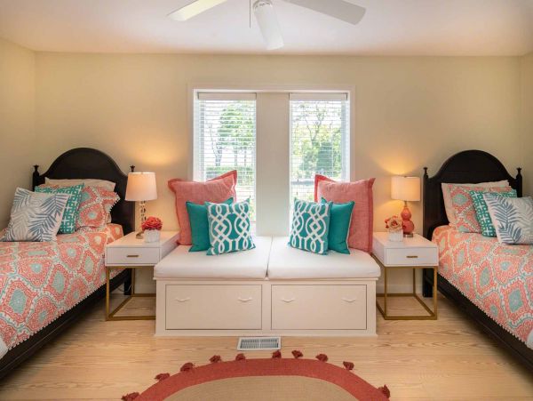 Cape Cod Home 994700