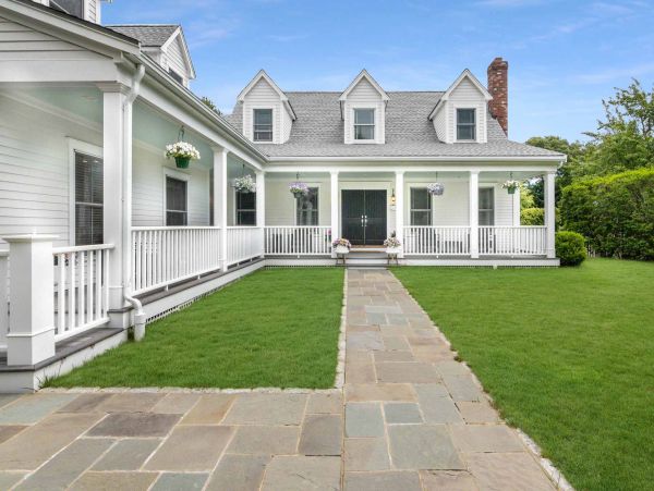 Cape Cod Home 994701