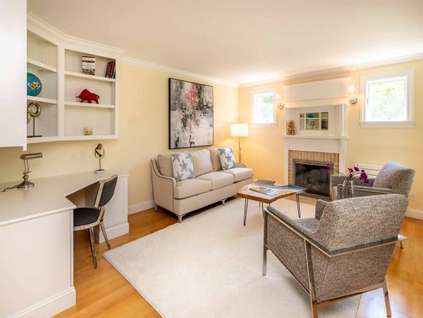 Cape Cod Home 994701