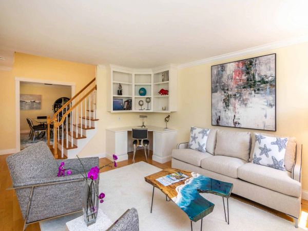 Cape Cod Home 994701