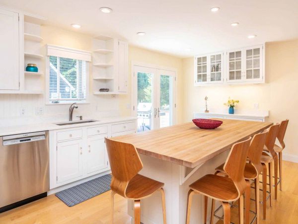 Cape Cod Home 994701