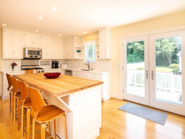 Cape Cod Home 994701