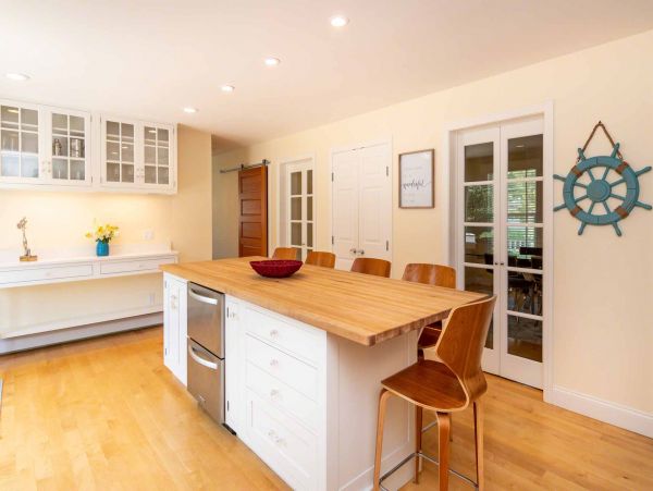 Cape Cod Home 994701