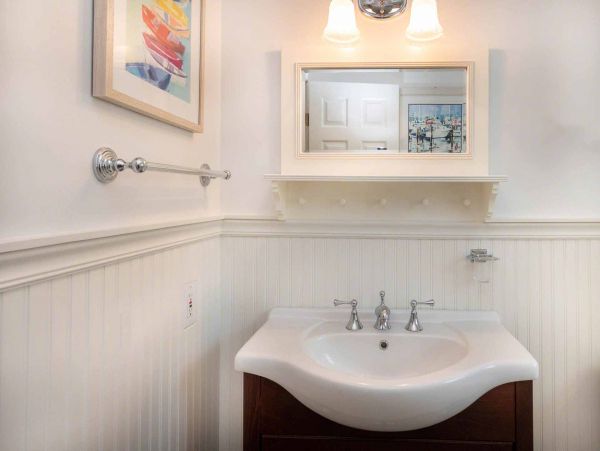 Cape Cod Home 994701