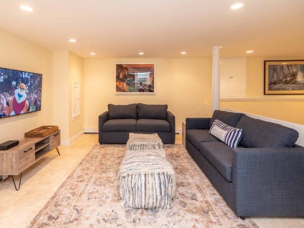 Cape Cod Home 994701