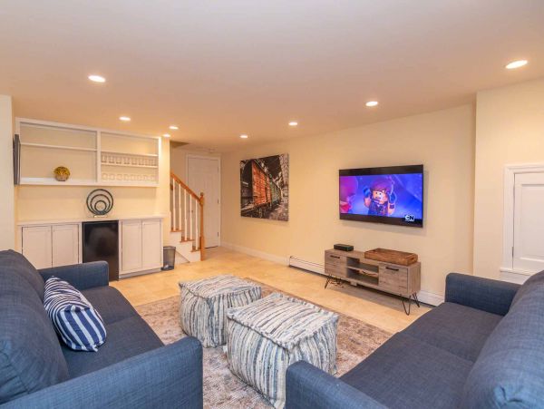 Cape Cod Home 994701