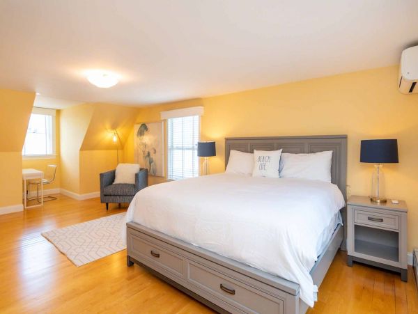 Cape Cod Home 994701