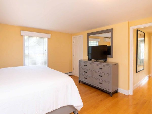 Cape Cod Home 994701
