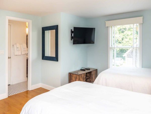 Cape Cod Home 994701