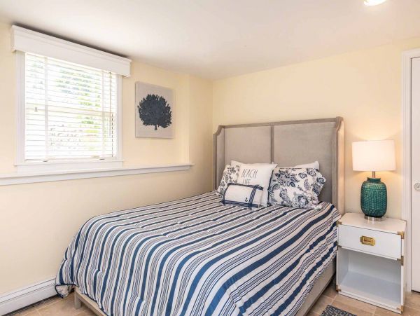 Cape Cod Home 994701