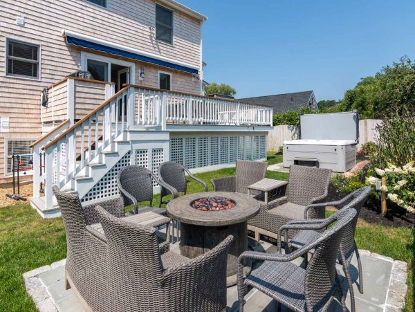 Cape Cod Home 994701