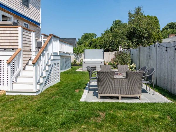 Cape Cod Home 994701
