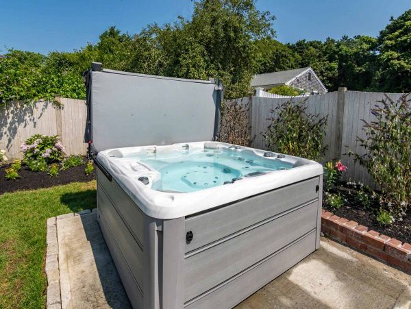 Cape Cod Home 994701