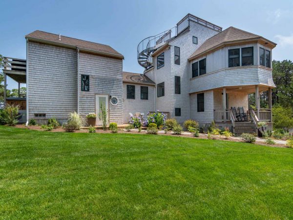 Cape Cod Home 994702