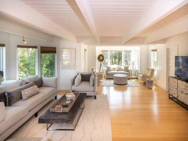 Cape Cod Home 994702