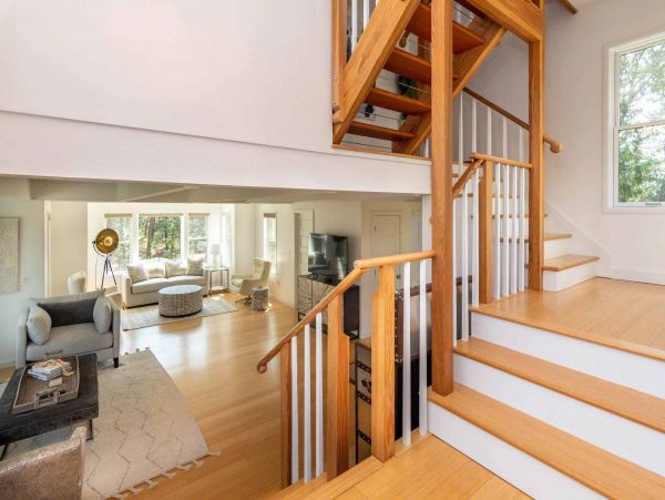 Cape Cod Home 994702