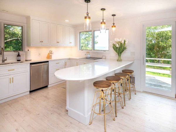 Cape Cod Home 994702