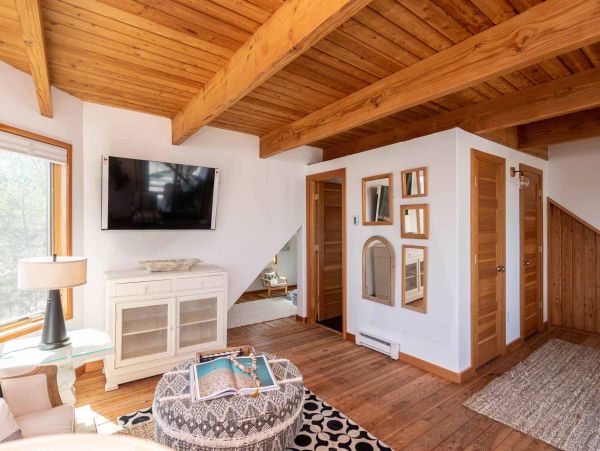 Cape Cod Home 994702