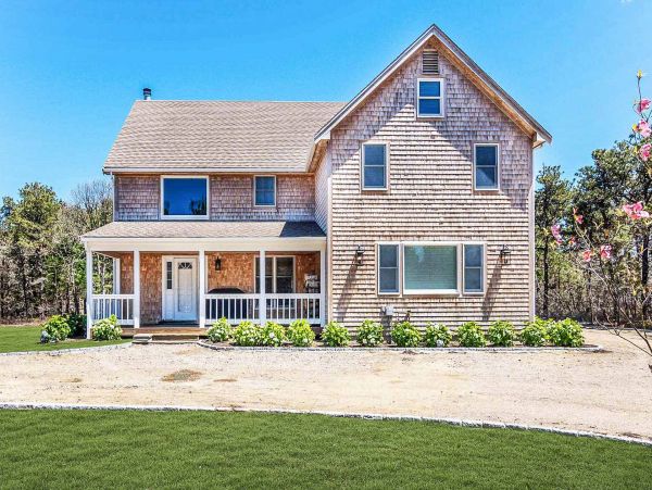 Cape Cod Home 994703