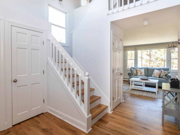 Cape Cod Home 994703