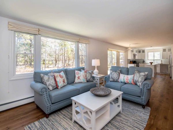Cape Cod Home 994703