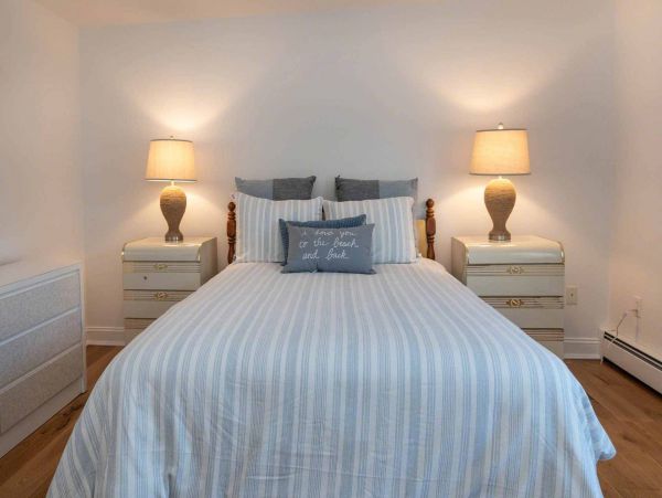 Cape Cod Home 994703